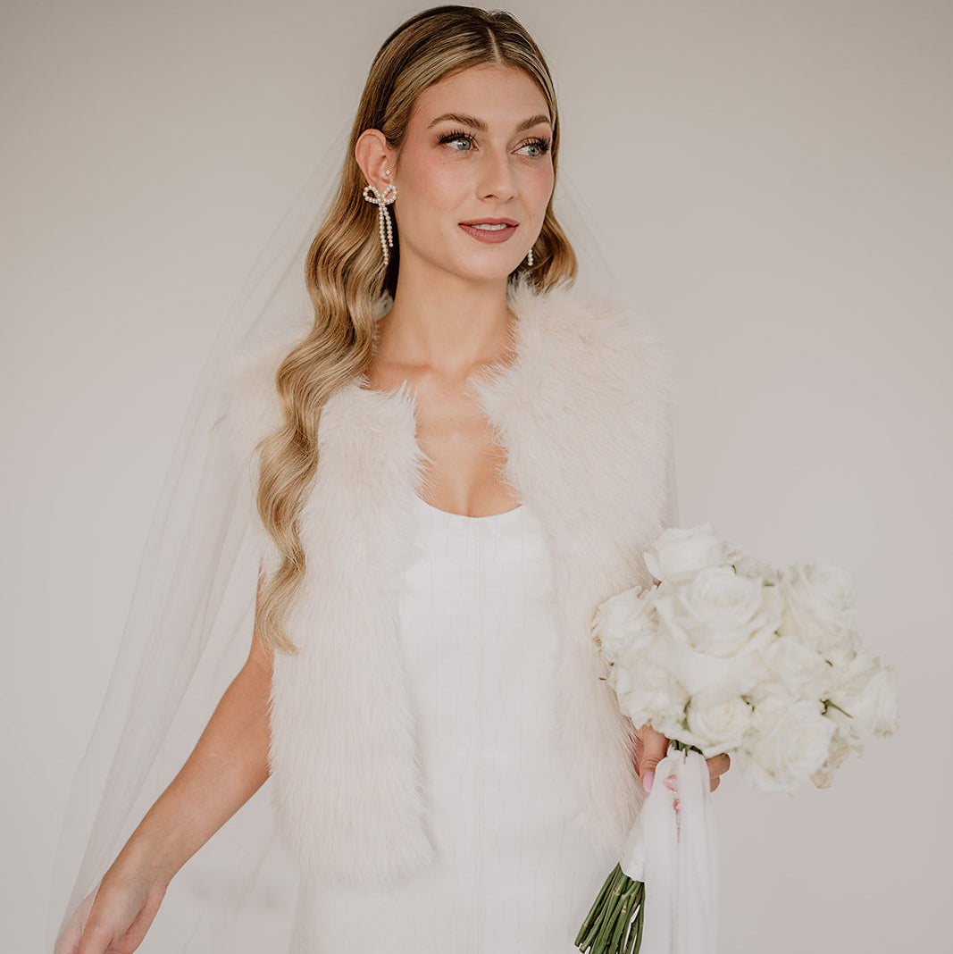 Pina | Brautohrringe Schleife aus Perlen