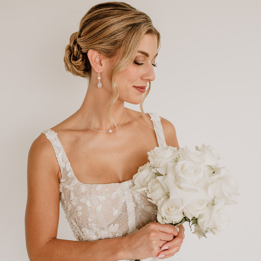 Sally | Ohrringe Hochzeit hängend mit Perle und Kristalltropfen