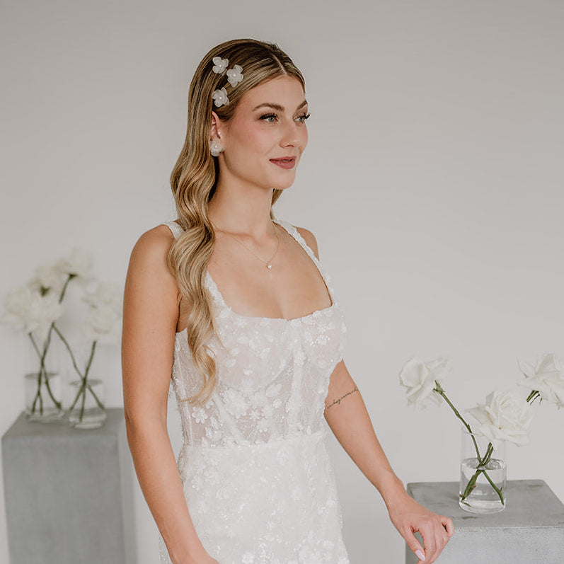 Carry | Haarschmuck mit weißen Blüten