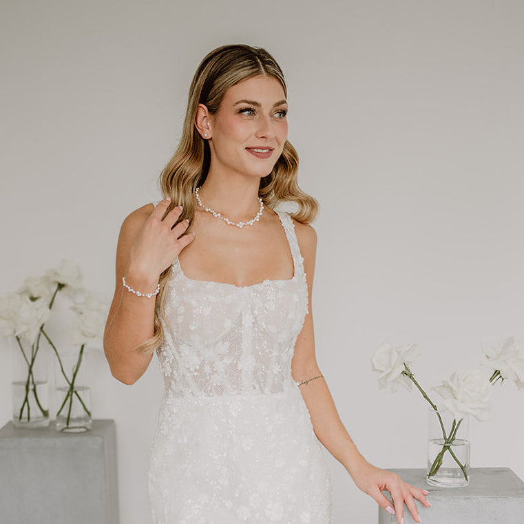 Jasmin | Braut Halskette mit Perlen schwebend