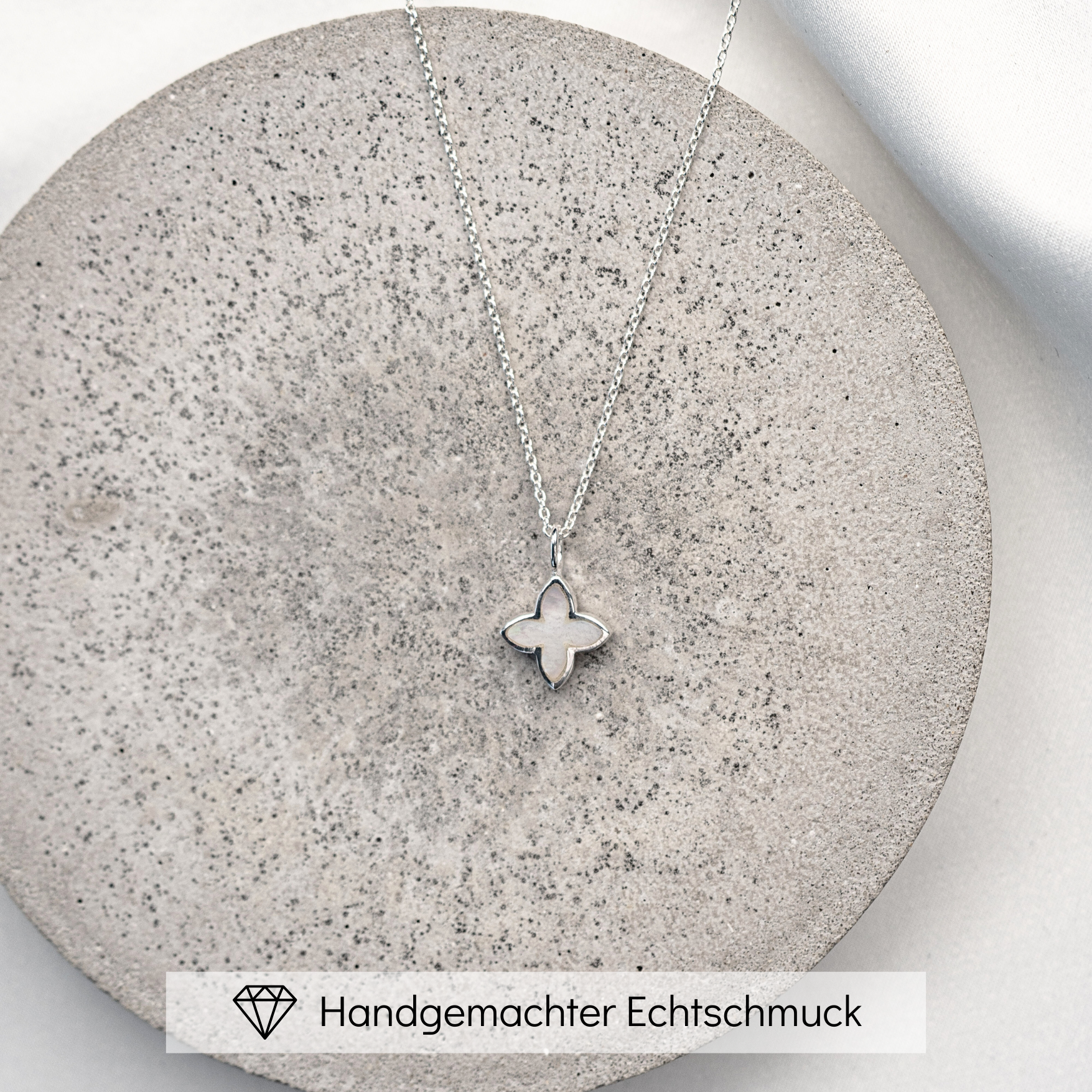 Daisy | Halskette Braut mit kleiner Blüte