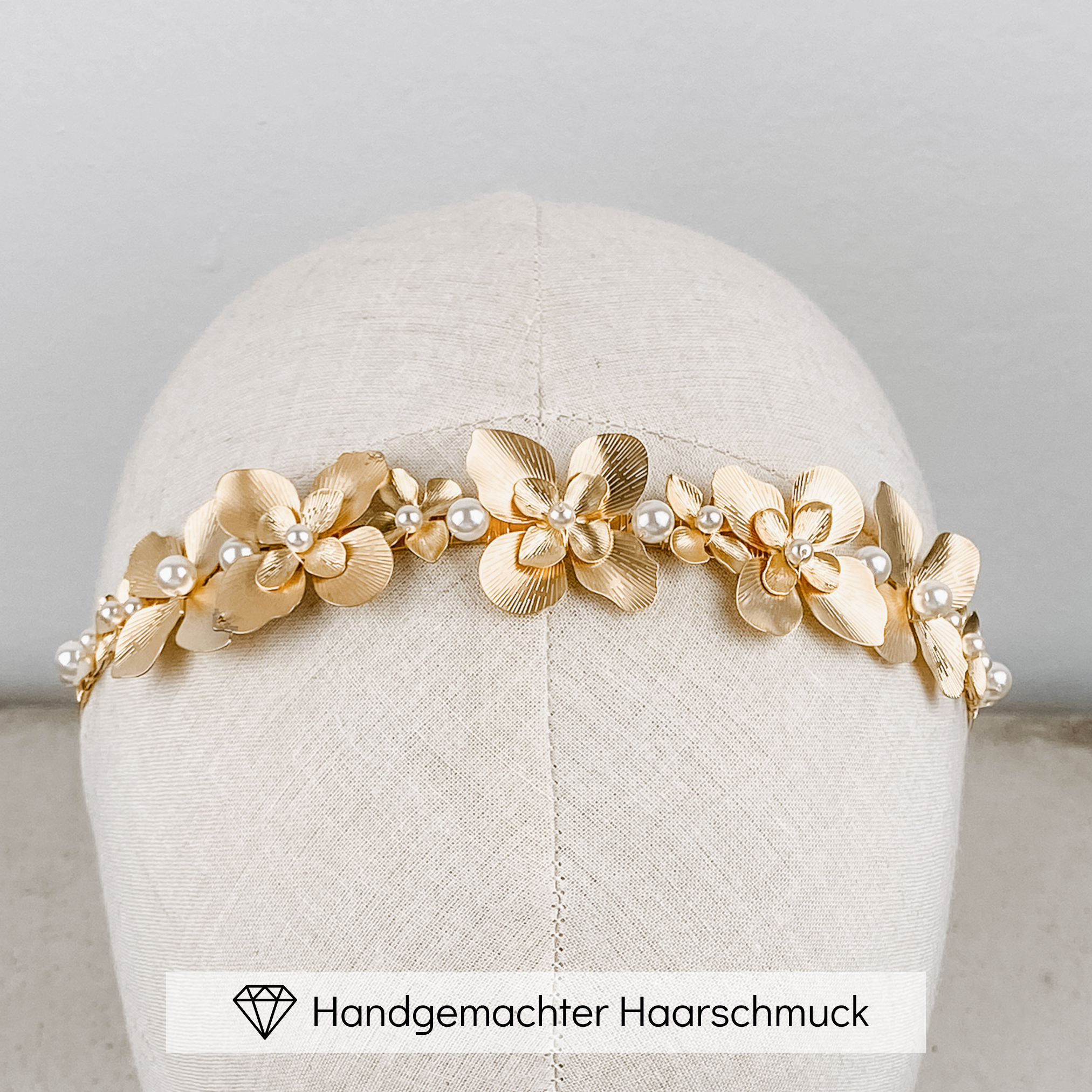 Vika | Hochzeit Haarschmuck - Haarreif mit Blüten und Perlen