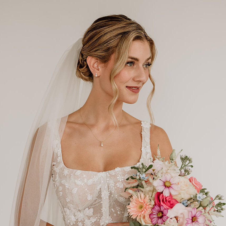 Smilla | Brautohrstecker mit Zirkonia und Perle