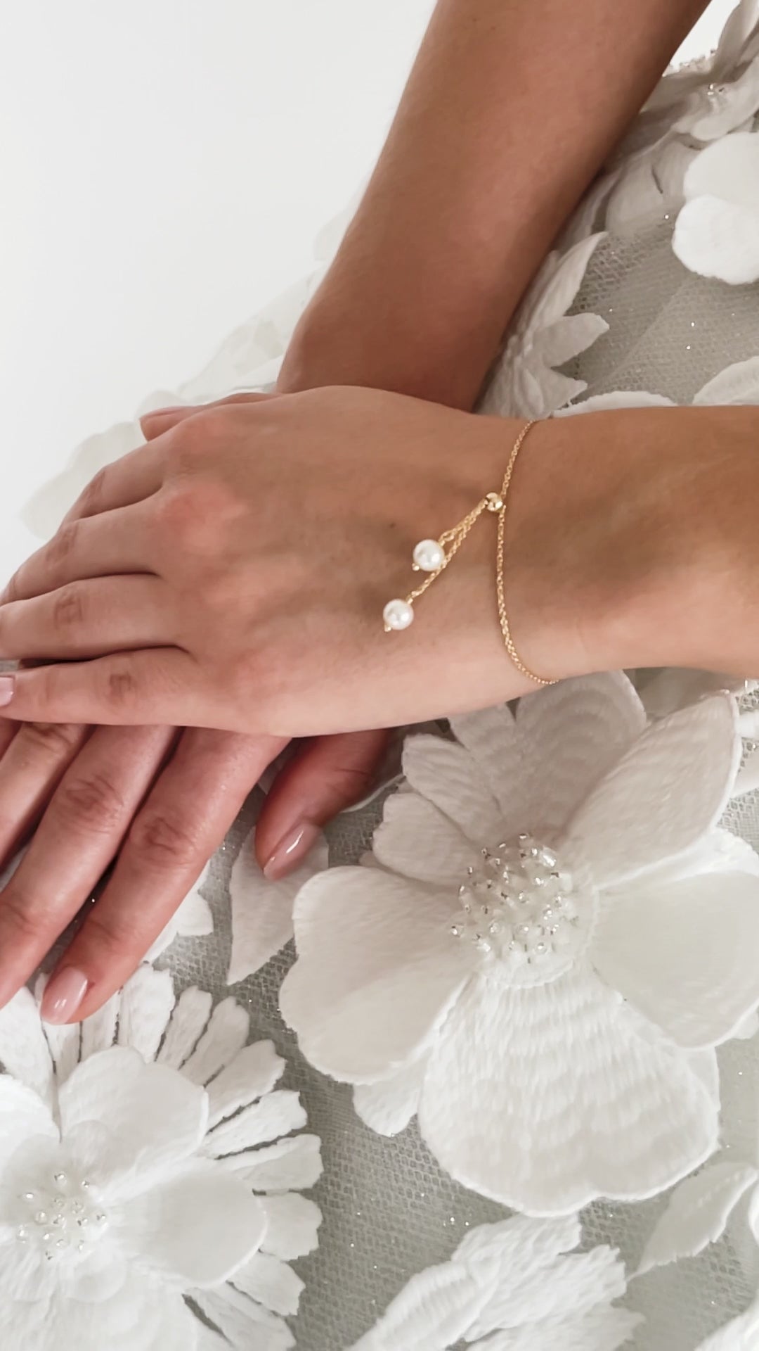 Valeria Armband Hochzeit mit Perlenanhänger verstellbar in der Farbe Gold 