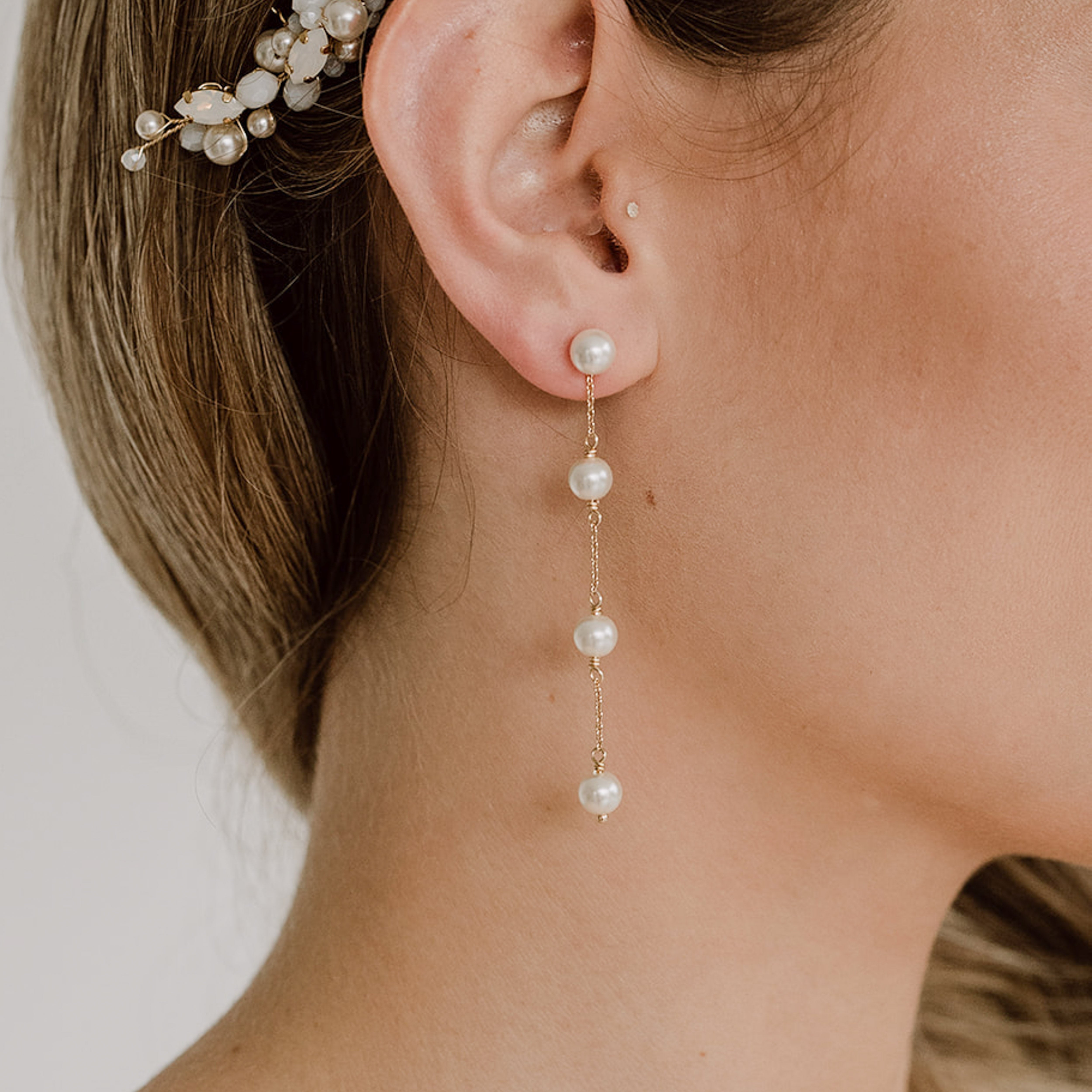 Lola | Ohrringe Hochzeit mit Perlen hängend